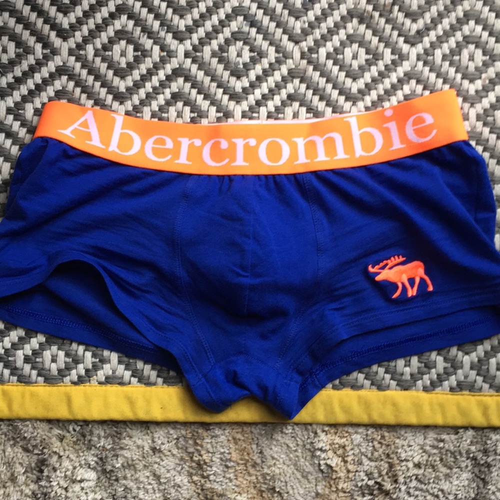 Abercrombie & Fitch XL inches- 36-38 and cm- 91-97